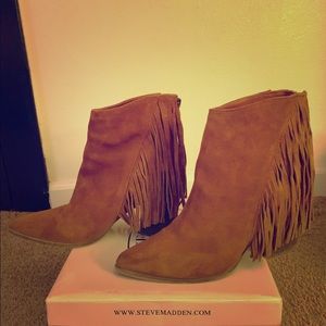 Steve Madden Countryy Chestnut Suede Booties